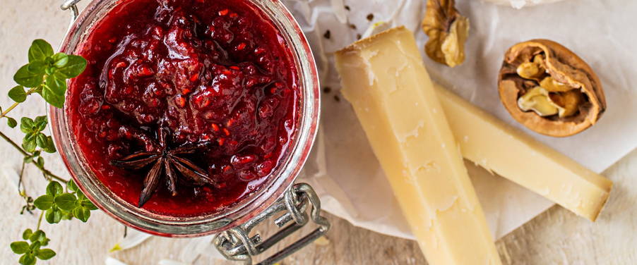 Rezeptkarte Juli: Sumiswalder-Käseplatte mit HImbeer-Chutney